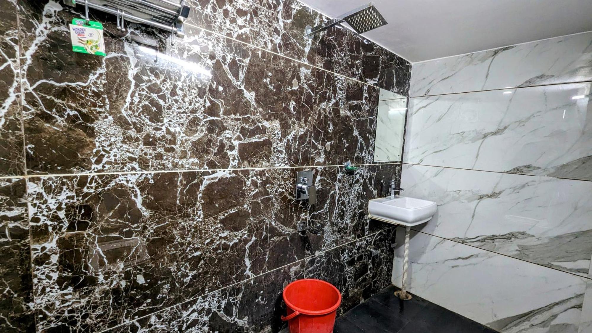Lecston @yashobhoomi Dwarka Sector - 25 Metro Station Hotel