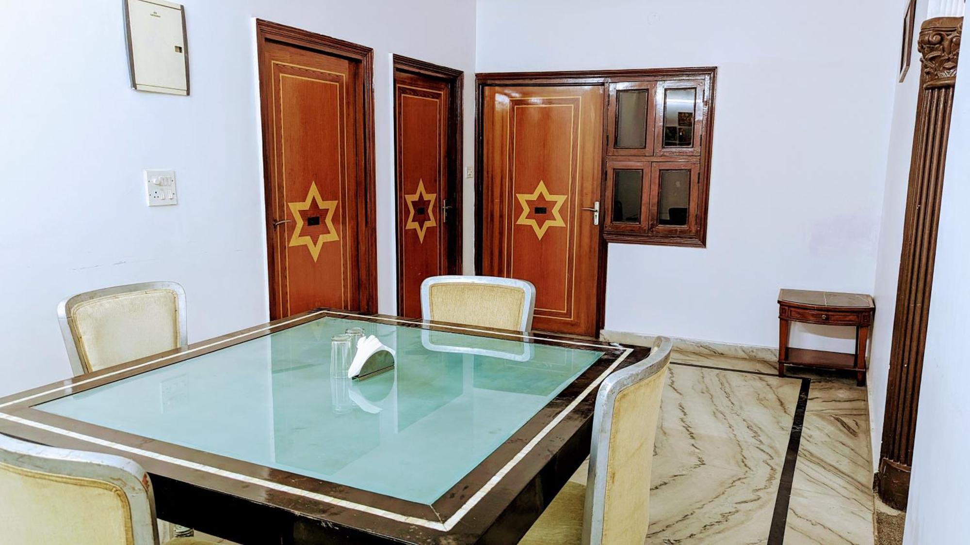 Lecston @yashobhoomi Dwarka Sector - 25 Metro Station 3*