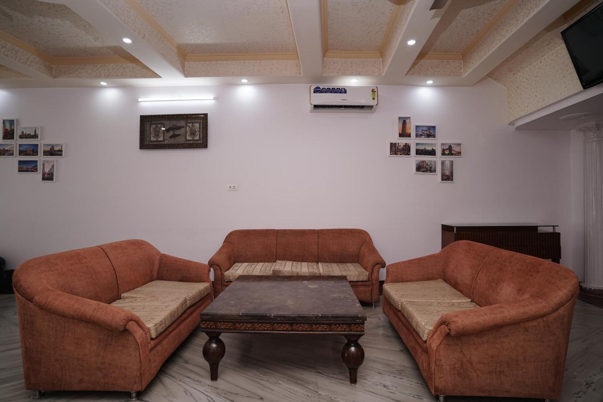 Lecston @yashobhoomi Dwarka Sector - 25 Metro Station 3*