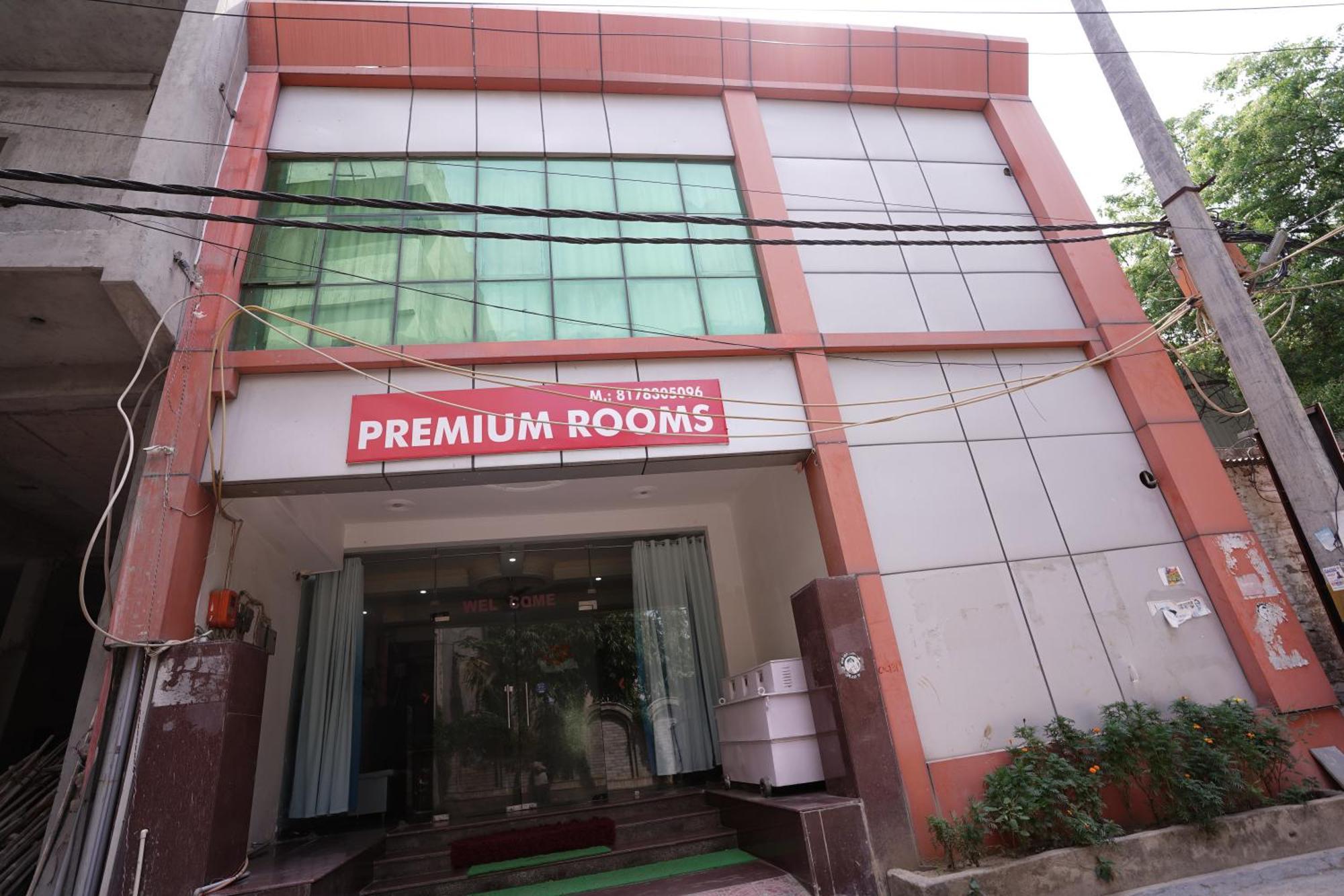 Hotel Lecston @yashobhoomi Dwarka Sector - 25 Metro Station 3*
