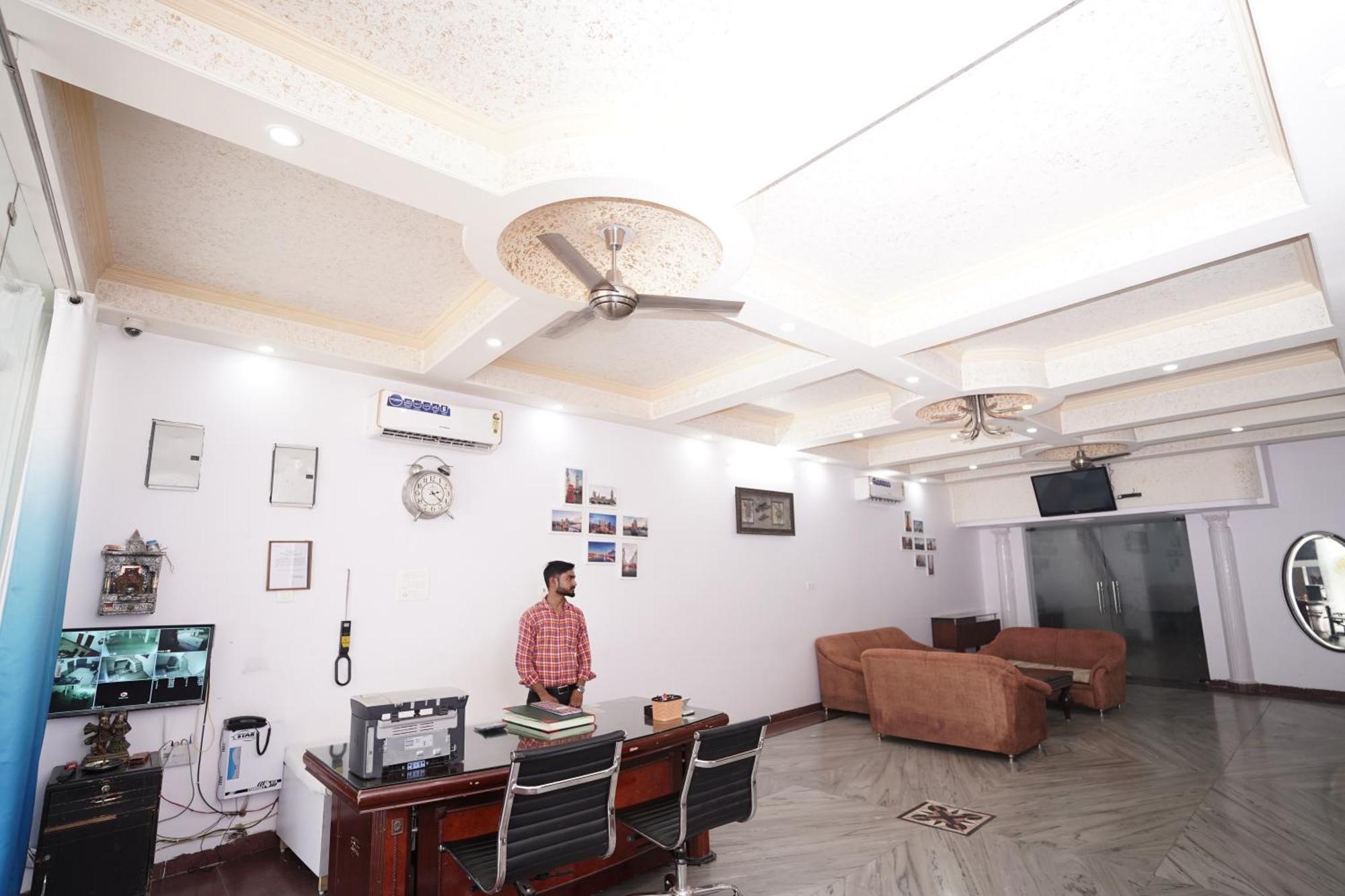 Lecston @yashobhoomi Dwarka Sector - 25 Metro Station 3*