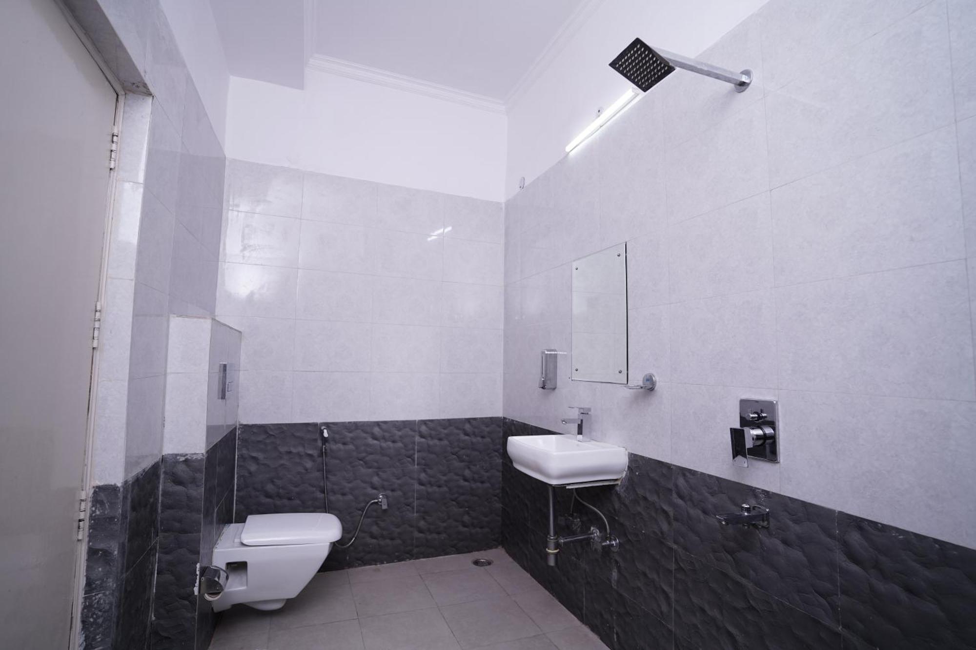 Lecston @yashobhoomi Dwarka Sector - 25 Metro Station Hotel