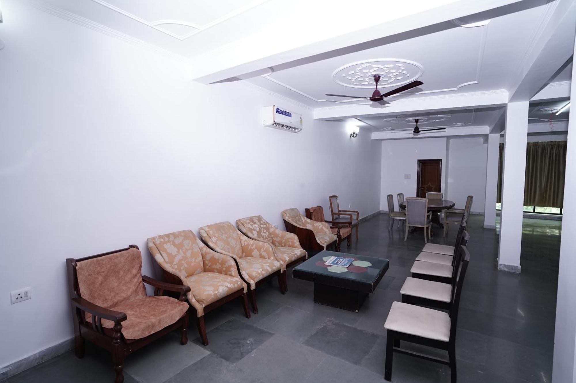 Lecston @yashobhoomi Dwarka Sector - 25 Metro Station Hotel