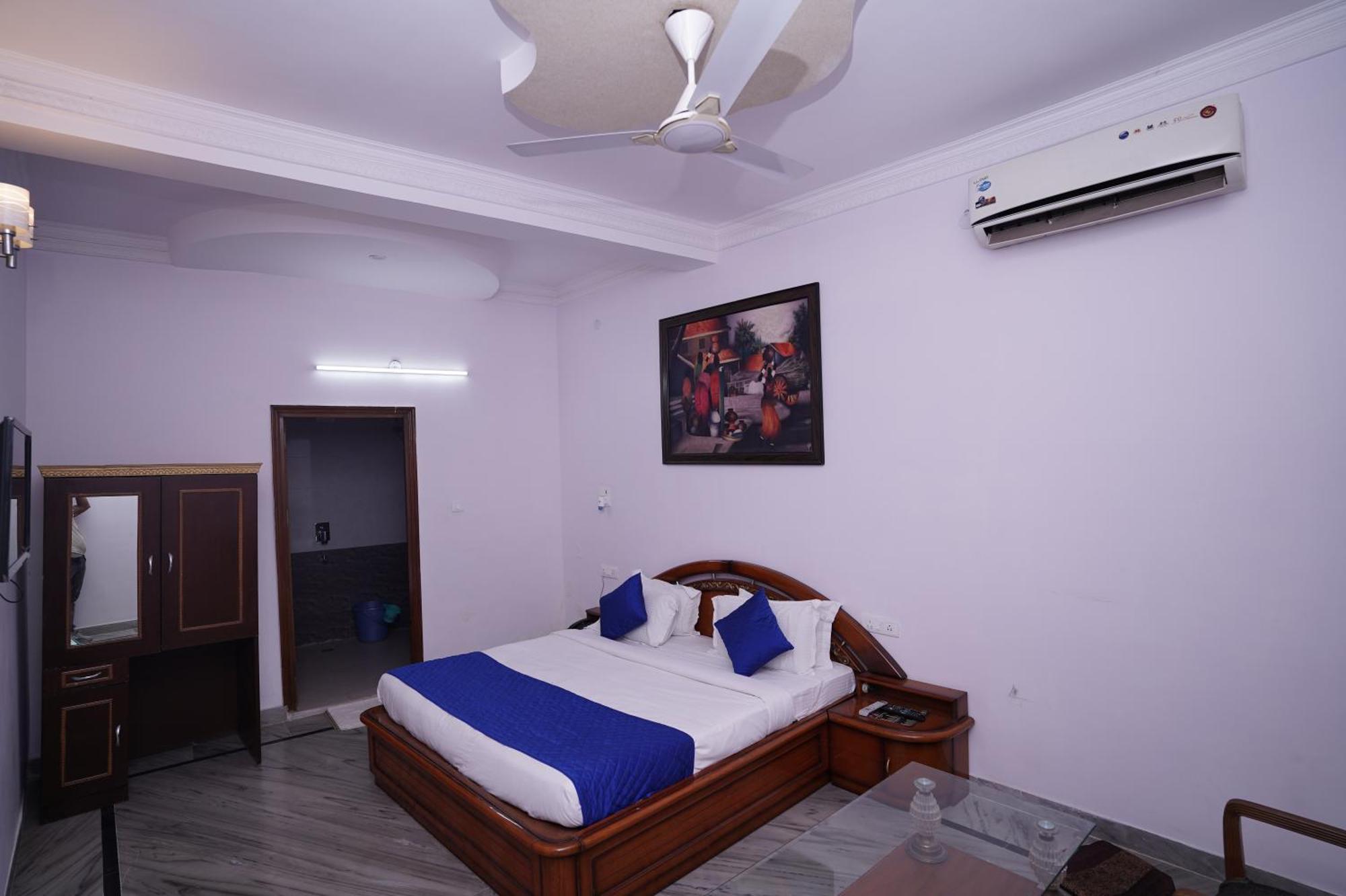 Hotel Lecston @yashobhoomi Dwarka Sector - 25 Metro Station