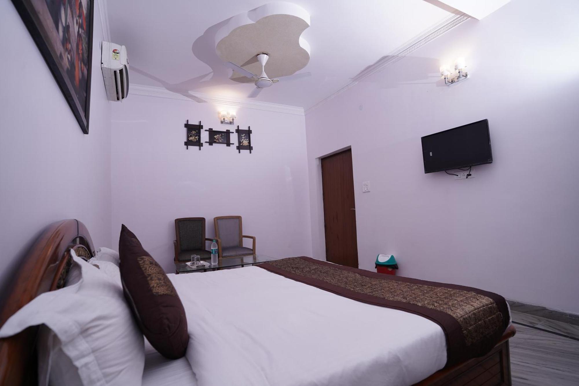 Lecston @yashobhoomi Dwarka Sector - 25 Metro Station Hotel