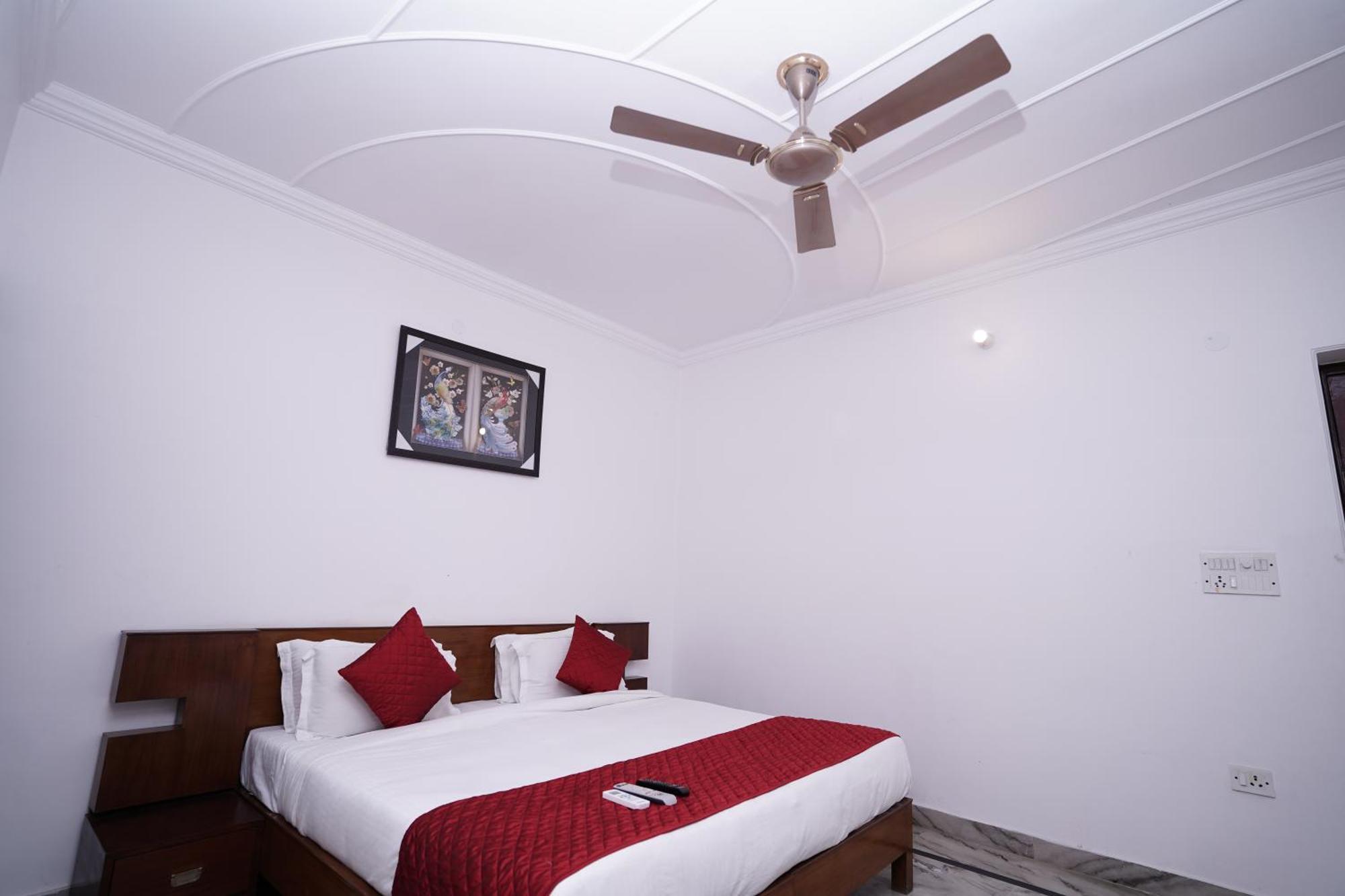 Lecston @yashobhoomi Dwarka Sector - 25 Metro Station Hotel